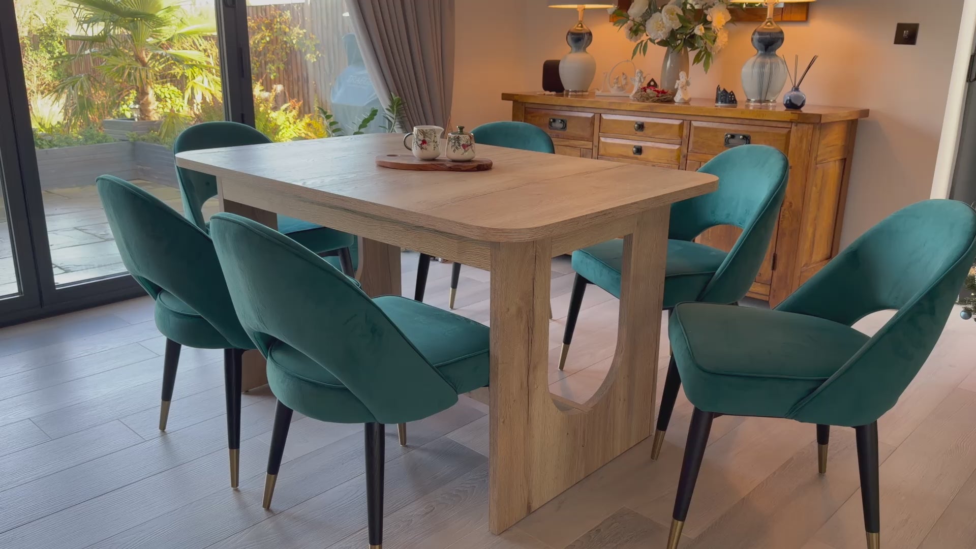 Load video: Teramo Oak Halifax Effect Dining table